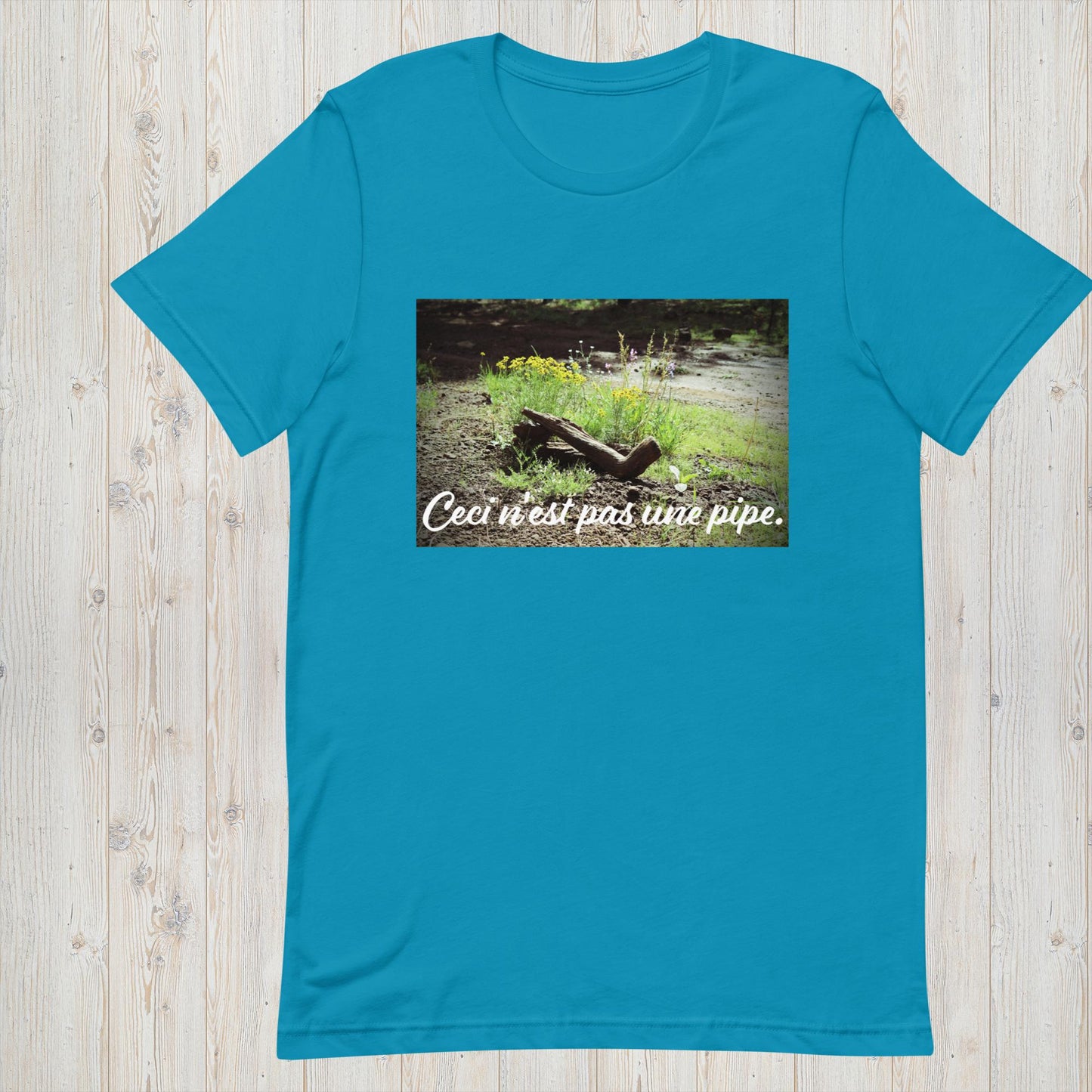 Ceci n'est pas une pipe Unisex t-shirt