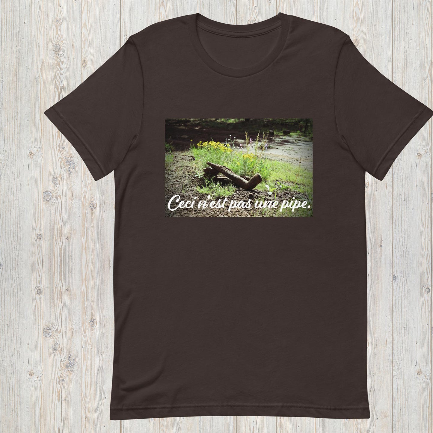 Ceci n'est pas une pipe Unisex t-shirt