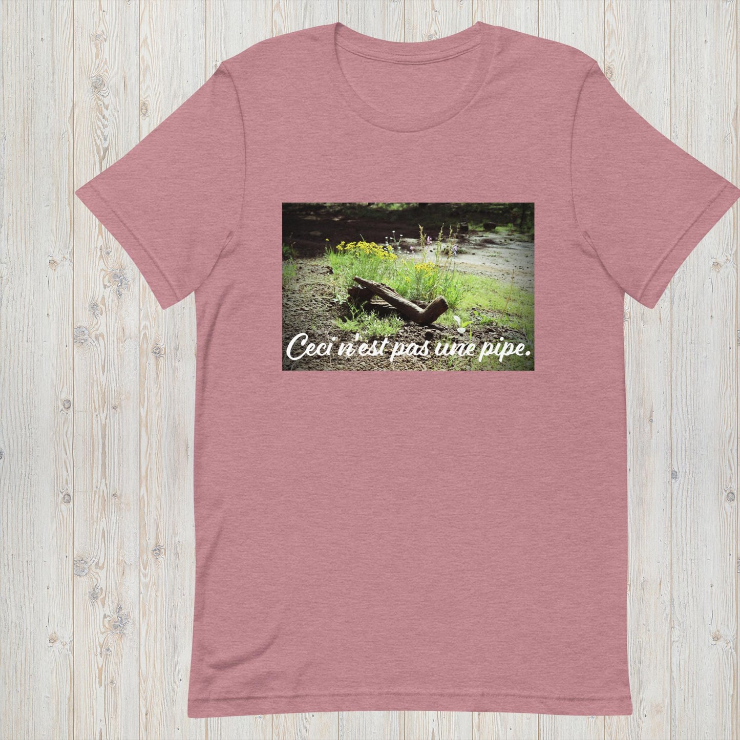 Ceci n'est pas une pipe Unisex t-shirt