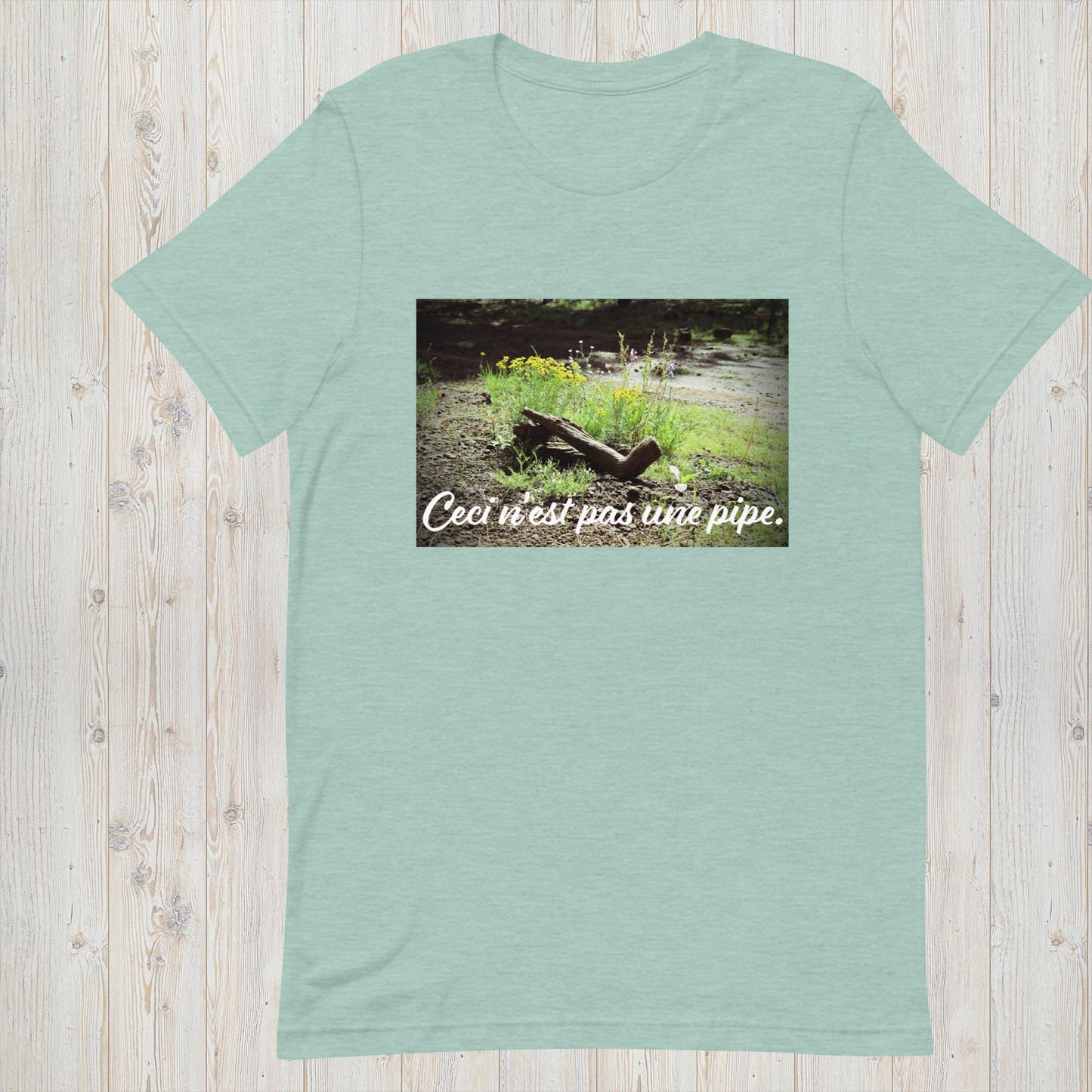 Ceci n'est pas une pipe Unisex t-shirt